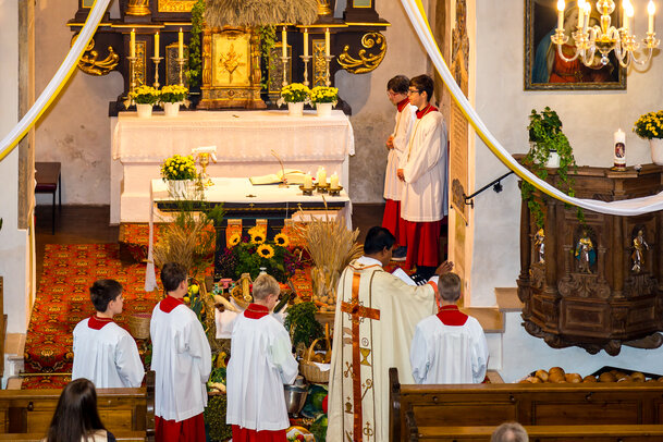 Thumbnail: _JA 24209 Erntedank in Hohenried, Kirche, Messe.jpg